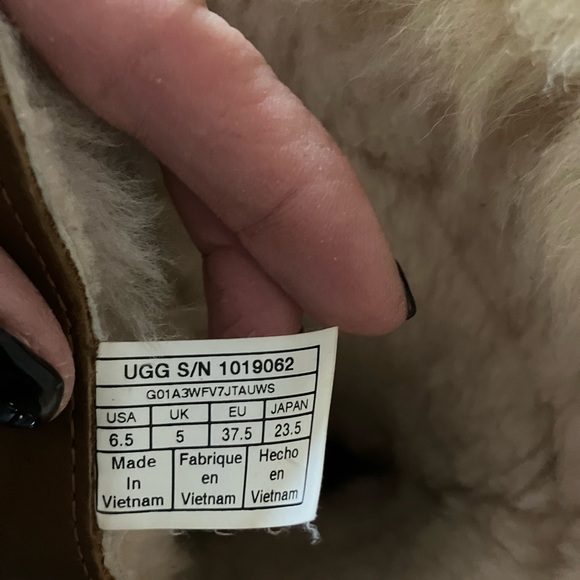 Ugg boots - Picture 4 of 5